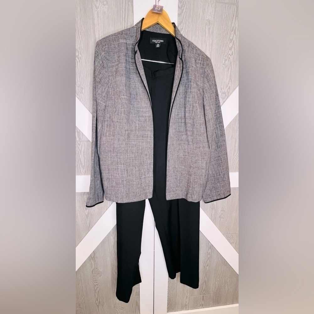 093. Perceptions New York 2 Piece Pant Suit 18